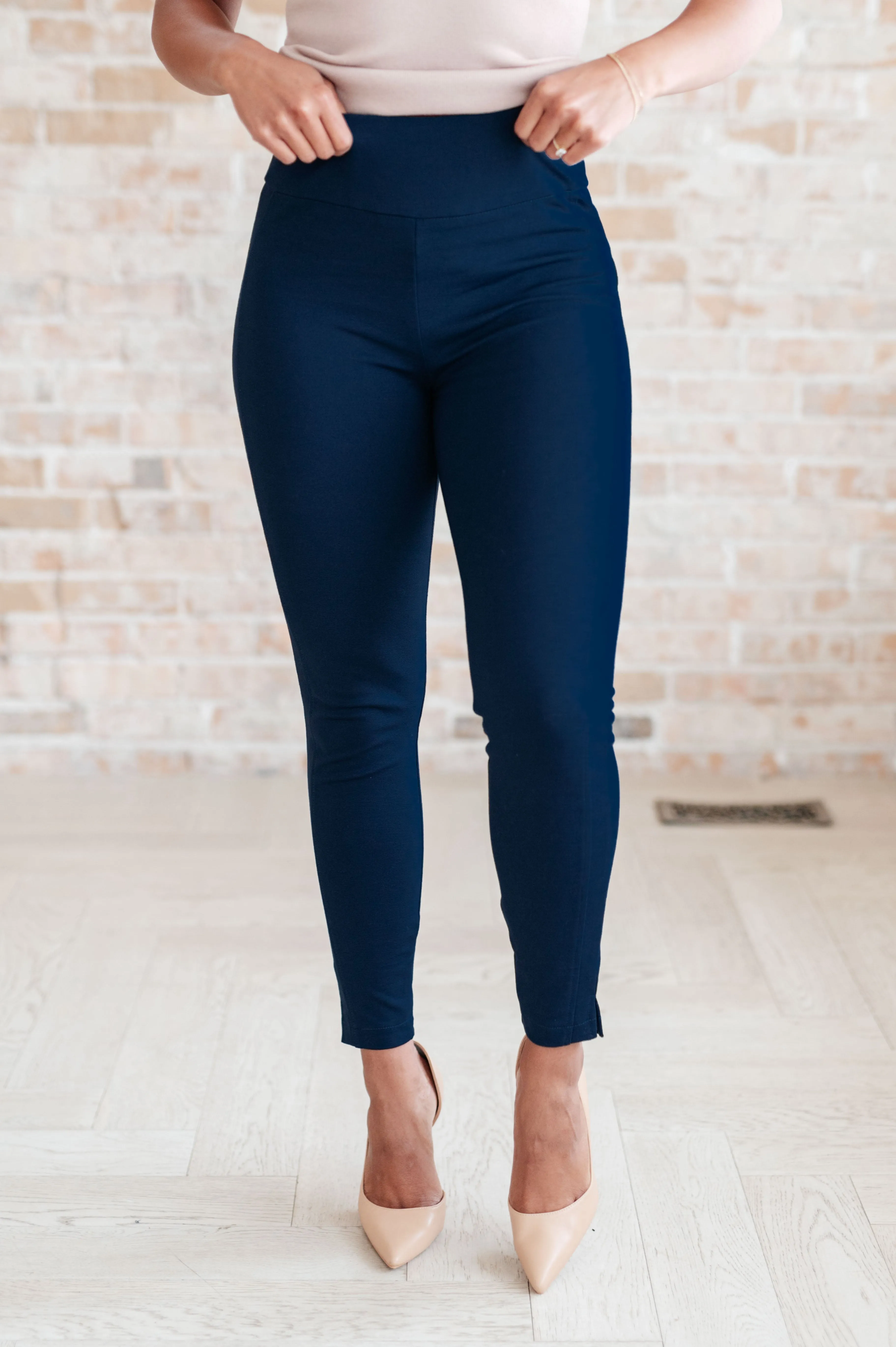 Magic Skinny Pants in Navy