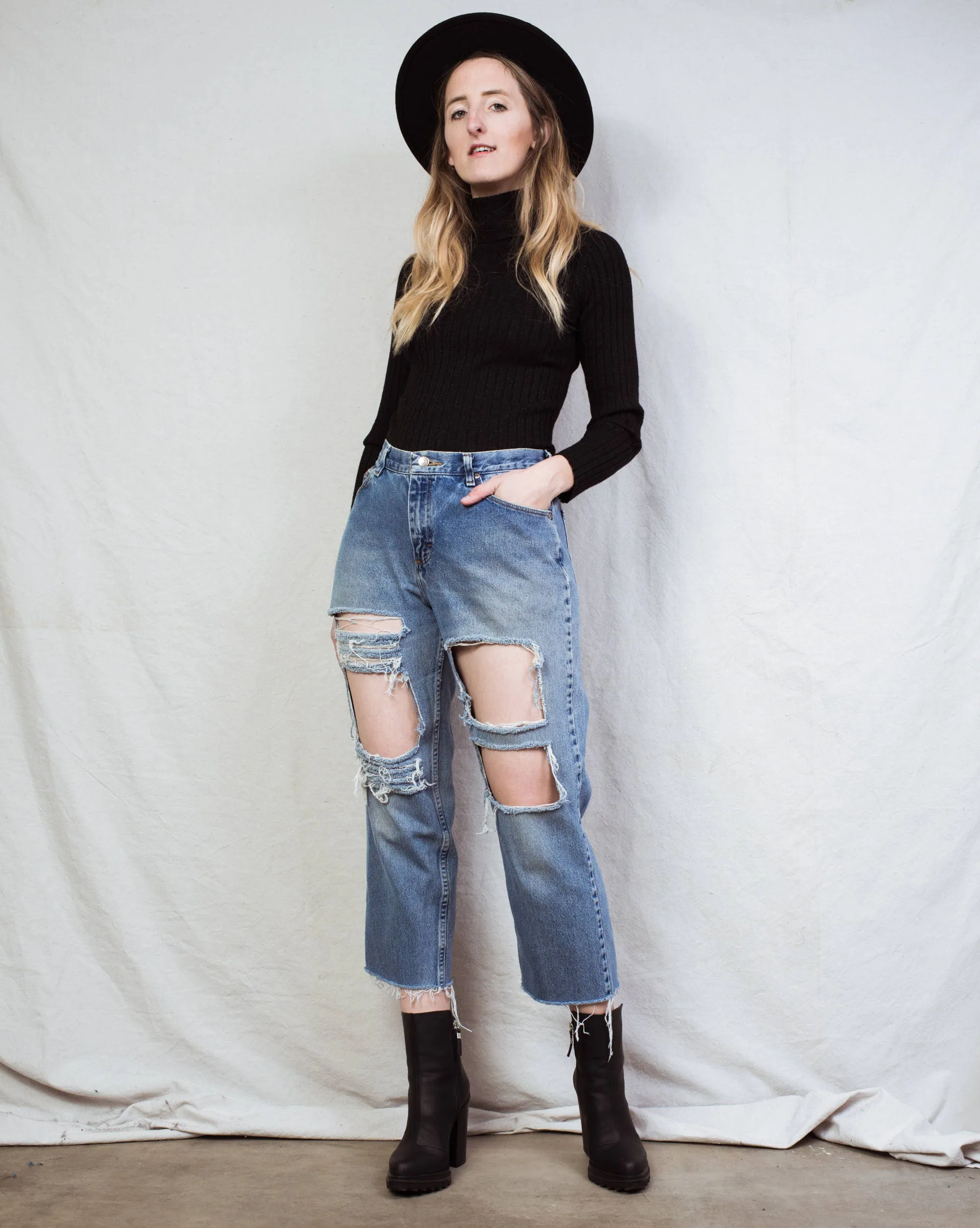 Vintage Distressed Denim Pants (M)